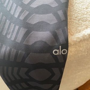 alo yoga pants size XS